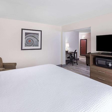 Ramada By Wyndham Hendersonville Luaran gambar