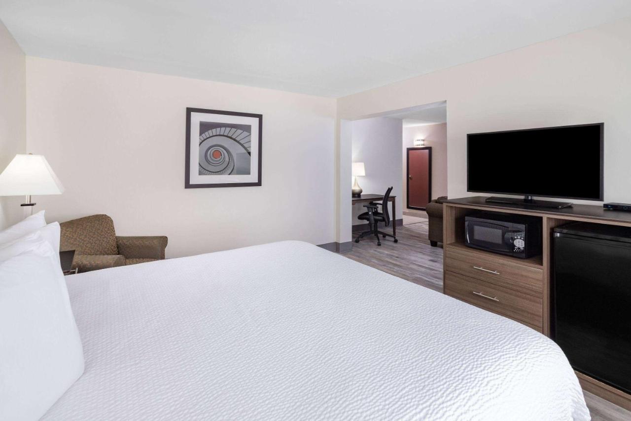 Ramada By Wyndham Hendersonville Luaran gambar