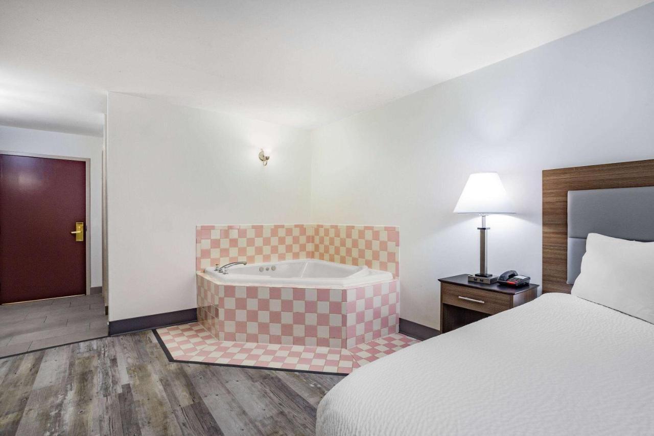 Ramada By Wyndham Hendersonville Luaran gambar