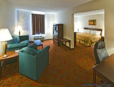 Ramada By Wyndham Hendersonville Luaran gambar